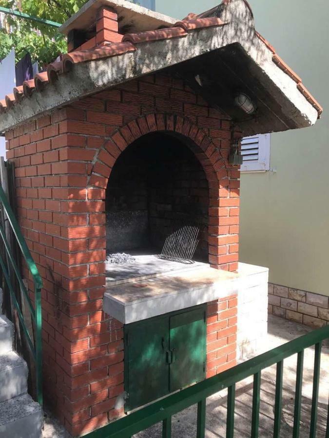 Apartmani Atila Damir Omis Exterior photo