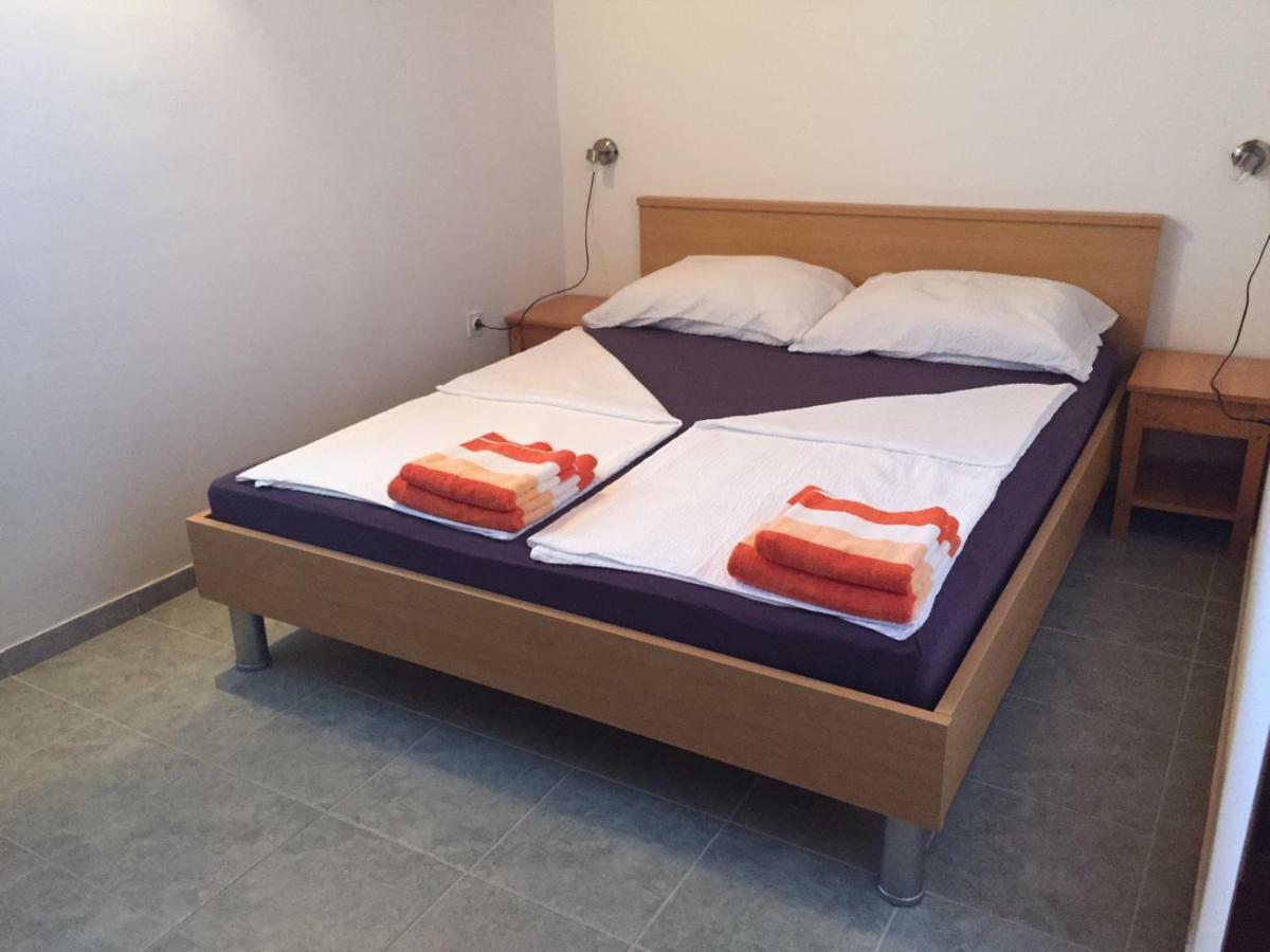 Apartmani Atila Damir Omis Exterior photo